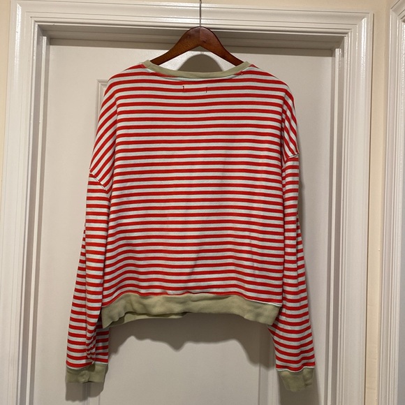 Free People Oversized Crewneck in Cherry Combo Size Small - Picture 4 of 11